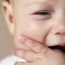 Режутся зубки: как помочь малышу пережить сложный период